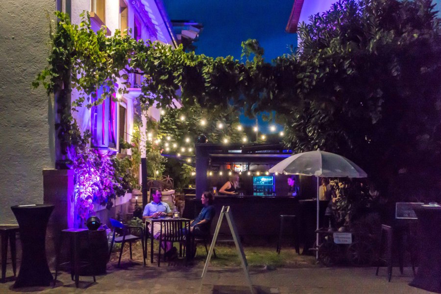 Abendliche Stimmung an der Pop-up-Weinbar